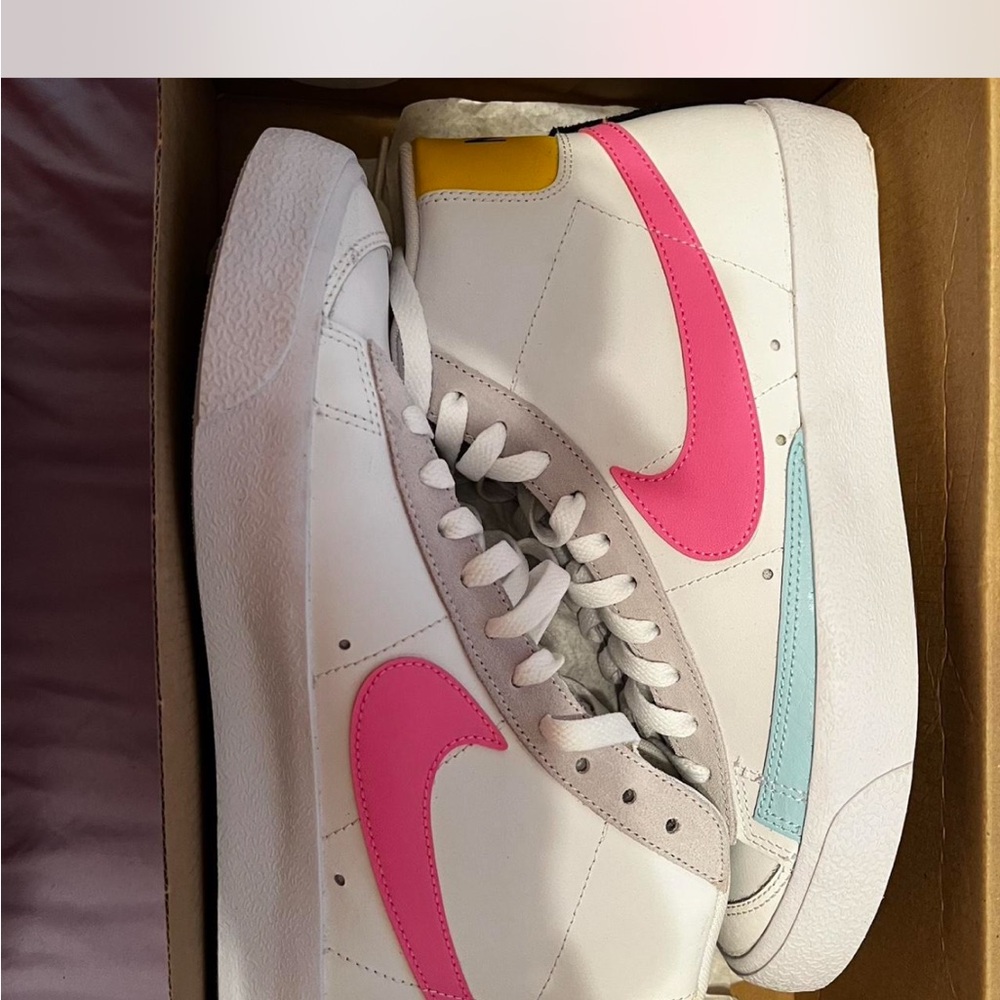 Nike Women's White and Pink Sneakers